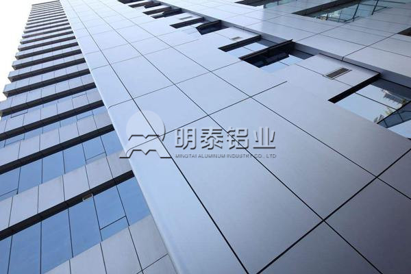 鋁塑板用鋁箔基材厚度一般是多少絲？鋁箔生產(chǎn)廠家哪家好？